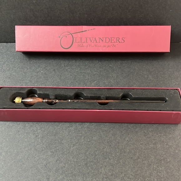 Universal Studios Harry Potter Ollivanders Interactive Wand Ivy with MAP RARE - Picture 6 of 16